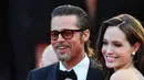 Seorang saksi mengatakan bahwa melihat Brad Pitt melakukan kekerasan pada Maddox dalam pesawat pribadi yang ditumpangi keluarga itu. Mendengar itu, Angelina Jolie marah dan langsung melaporkan ke polisi. (Instagram/brangelinaofficial)