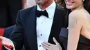 Seorang saksi mengatakan bahwa melihat Brad Pitt melakukan kekerasan pada Maddox dalam pesawat pribadi yang ditumpangi keluarga itu. Mendengar itu, Angelina Jolie marah dan langsung melaporkan ke polisi. (Instagram/brangelinaofficial)