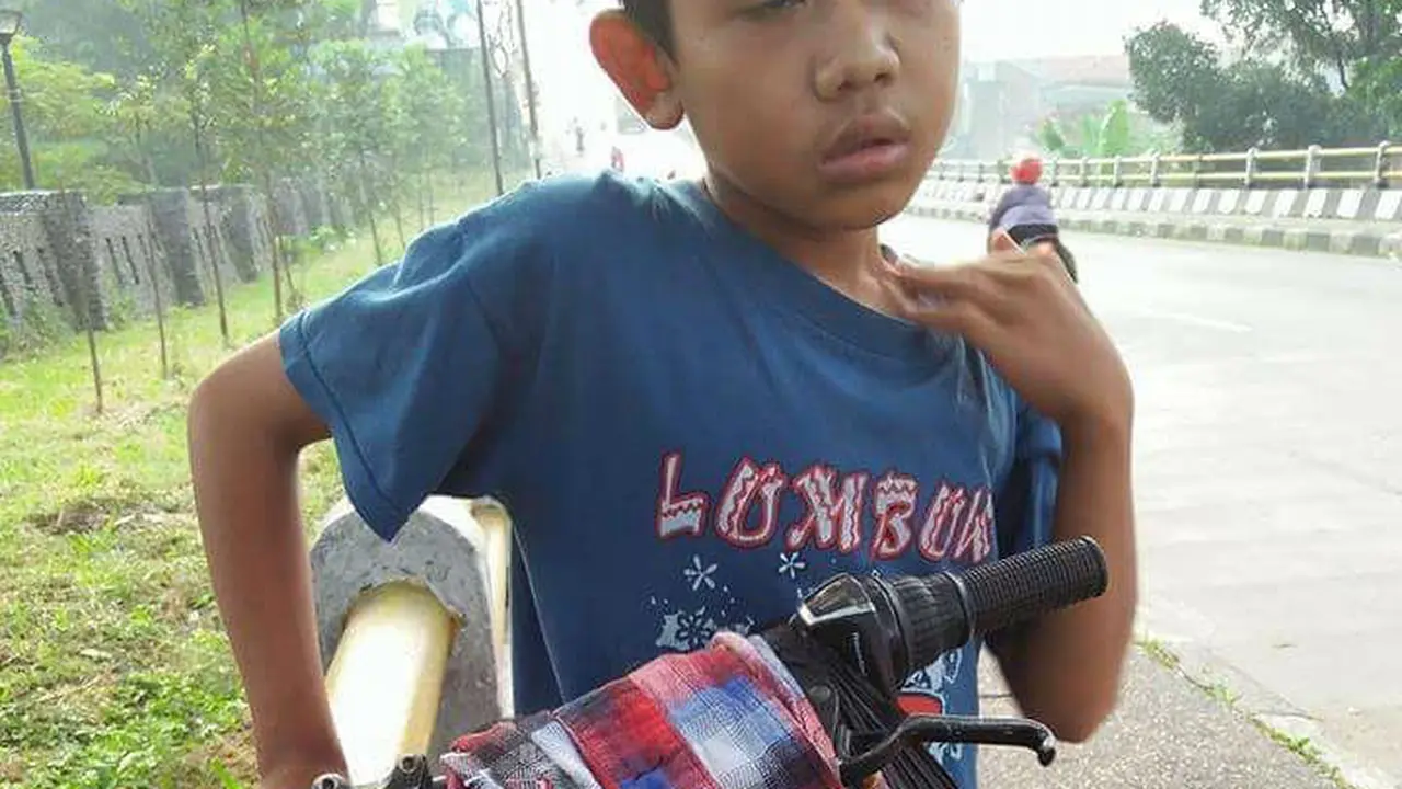 Aksi Nekat Santri Cilik Asal Majalengka Mudik Gunakan Sepeda