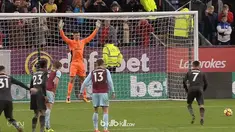 Arsenal menang tipis kala bertamu ke markas Burnley dalam lanjutan Premier League, Minggu (26/11/2017). This video is presented by Ballball.
