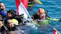 Detik-Detik Kapolri dan 3.100 Penyelam Pecahkan Rekor Dunia di Pantai Manado