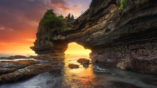 Pura Watu Bolong