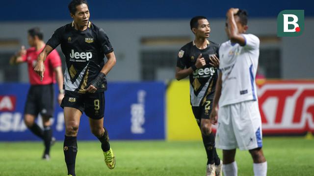 Duel Dewa United Vs PSIM Yogyakarta.