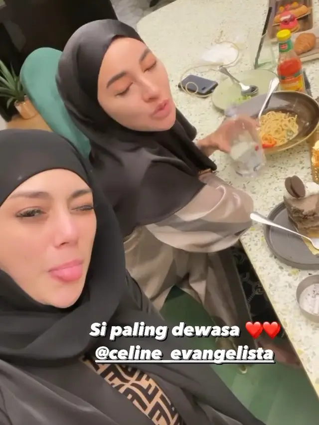 Celine Evangelista kembali tampil memakai hijab (Foto: Instagram @shandypurnamasari)
