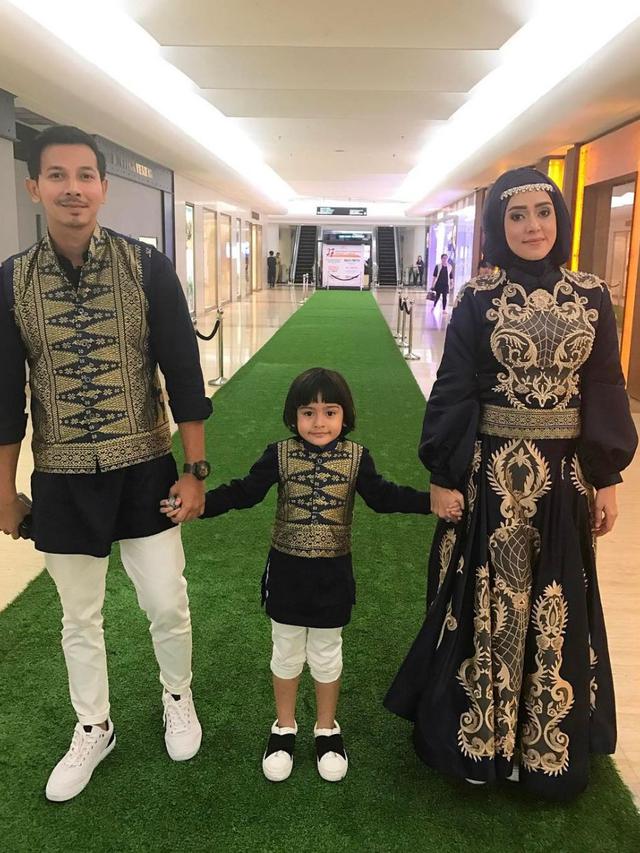 7 Potret Lawas Pasangan Selebriti saat Lamaran, Bikin Nostalgia