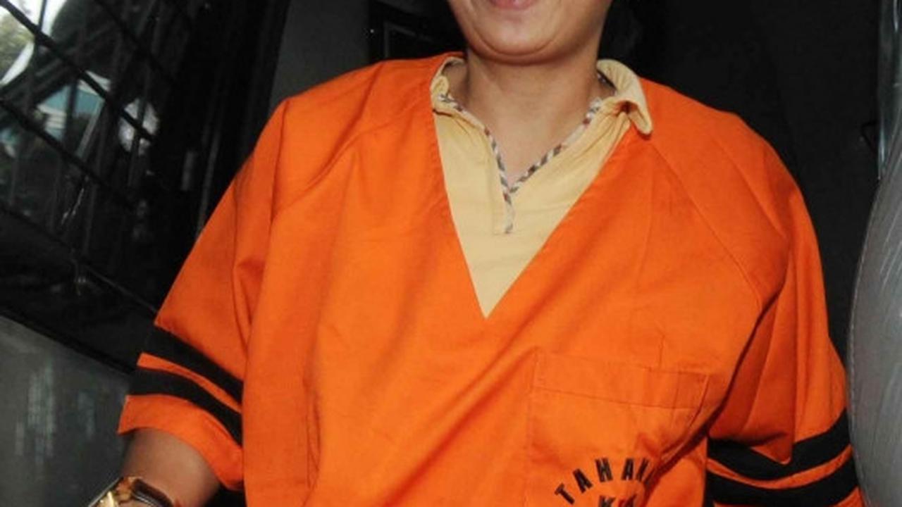 Diperiksa KPK, sekretaris Dewie Yasin Limpo umbar senyuman