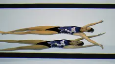 Perenang indah Argentina, Etel Sanchez dan Sofia Sanchez berenang di bawah air saat berlomba di nomor Duet Technical Routine Renang Indah Pan Am Games di Toronto, Kanada. (9/7/2015). (AP Photo/Mark Humphrey)