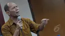 Pengamat Ekonomi Politik, Ichsanuddin Noorsy menjadi narasumber diskusi "Rupiah Terpuruk dan Dampaknya bagi Perekonomian Indonesia", Jakarta, Kamis (19/03/2015). (Liputan6.com/Andrian M Tunay)