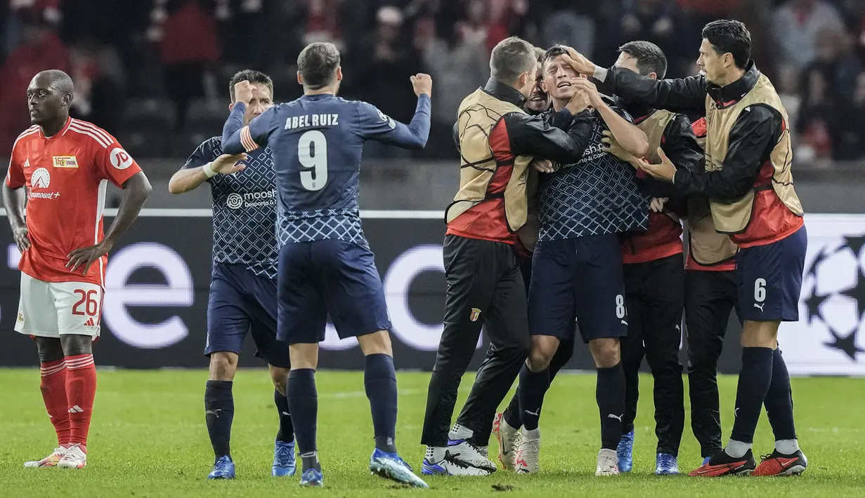 Union Berlin yang berlaga di Grup C menderita dua kekalahan dari Real Madrid dan SC Braga. Pada matchday pertama Union Berlin yang melawat ke kandang Real Madrid (20/9/2023) kalah 0-1. Sementara pada matchday kedua saat kedatangan SC Braga (3/10/2023) Union Berlin kembali menelan kekalahan 2-3. (AP Photo/Markus Schreiber)