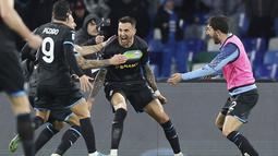 Pemain Lazio, Matias Vecino, melakukan selebrasi setelah mencetak gol ke gawang Napoli pada laga Liga Italia di Stadion Diego Armando Maradona, Sabtu (4/3/2023). Lazio memetik kemenangan berkat gol jarak jauh Matias Vecino yang tercipta pada babak kedua, tepatnya menit ke-67. (Alessandro Garofalo/LaPresse via AP)