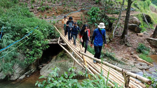 Pemandu  Wisata Abdul Huzaz