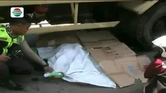 Korban bernama Arpiah, warga Perumahan Alinnda, Kota Bekasi, tewas setelah terlindas truk tangki milik Pertamina. Menurut saksi mata, motor yang dikendarai oleh anak korban mencoba menyusul truk dari sisi kiri.