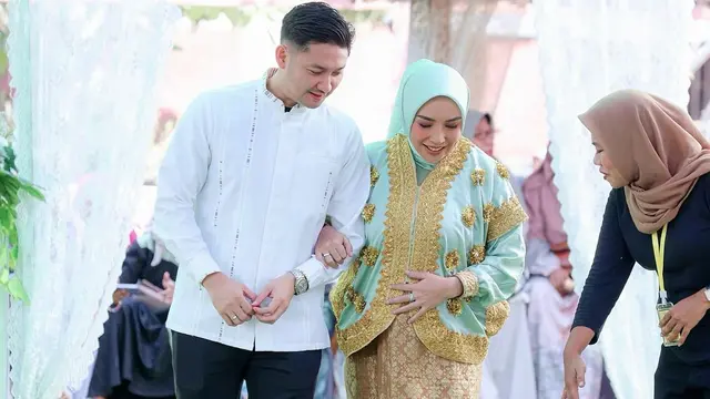 Potret Tasyakuran 7 Bulanan Istri Angga Wijaya