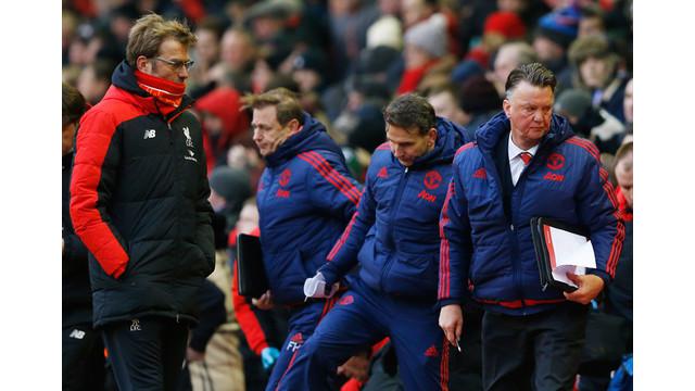 Jurgen Klopp manajer Liverpool dengan sengaja menghindari Louis van Gaal berusaha menghampiri dirinya usai Manchester United mengalahkan timnya di Anfield pada Minggu (17/1/2016).