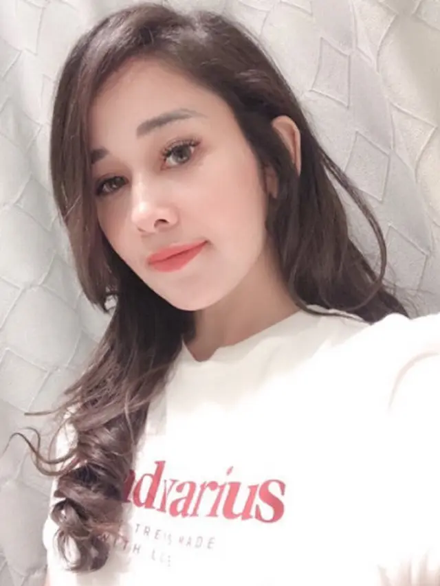 6 Potret Fenty Said Adik Pasha Ungu yang Jarang Tersorot, Disebut Paling Pendiam