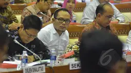 Rapat tersebut membahas pendahuluan Program/Kegiatan Kementerian Ketenagakerjaan pada RAPBN-P Tahun 2015 di Kompleks Gedung Parlemen, Jakarta, Selasa (3/2/2015). (Liputan6.com/Andrian M Tunay)
