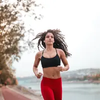 Penelitian ASICS menemukan bukti manfaat olahraga selama 15 menit bagi kesehatan mental. (pexels/andrea piacquadio).