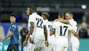 Pemain depan Real Madrid Eden Hazard (7) merayakan dengan rekan setimnya setelah mencetak gol melalui tendangan penalti melawan Am&eacute;rica pada babak kedua pertandingan persahabatan sepak bola di San Francisco, Selasa, 26 Juli 2022. (AP Photo/Godofredo A. V&aacute;squez)