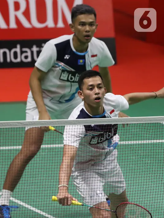 Pebulutangkis Indonesia, Fajar Alfian/Muhammad Rian Ardianto saat melawan Qu Xuan Yi/Zhang Nan (China) pada babak kedua ganda putra Indonesia Masters 2020 di Istora GBK, Jakarta, Kamis (16/1/2020). Fajar/Rian unggul 21-10 12-21 21-19. (Liputan6.com/Helmi Fithriansyah)