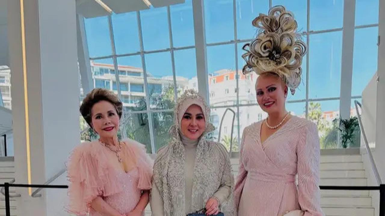 Gaya Syahrini dan Dewi Soekarno saat Makan Bersama, Glamor dengan Karakter Kuat yang Tak Terlupakan