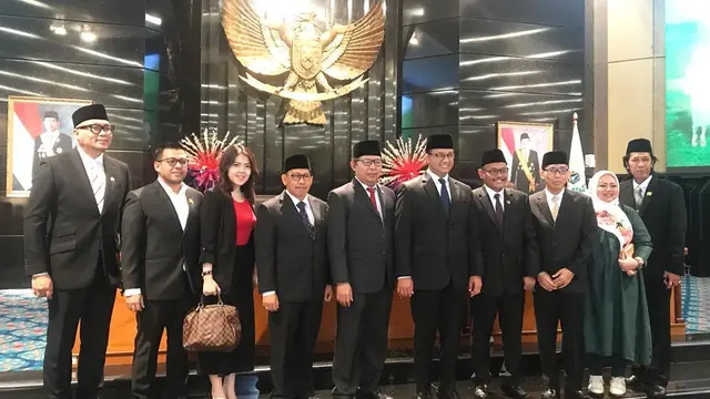6 Potret Ruang Kerja Tino Toon di DPRD DKI Jakarta