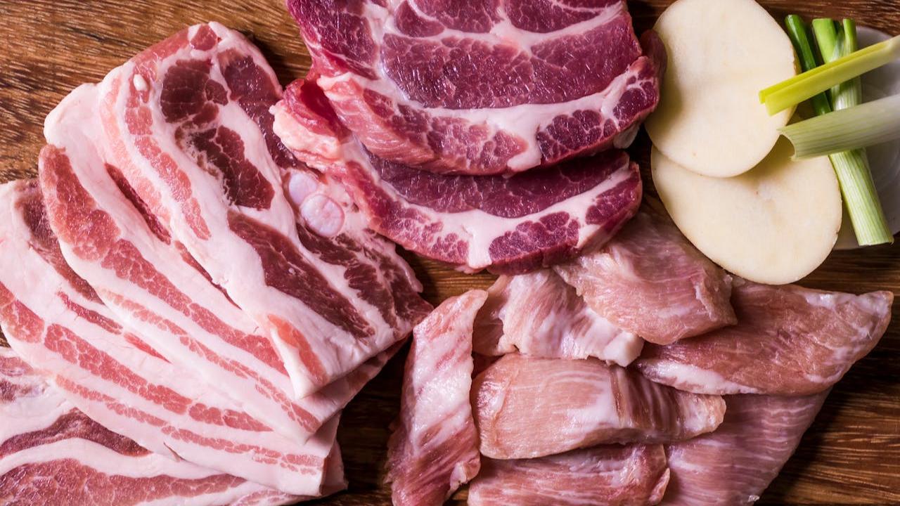 Kenali Warna, Bau, dan Tekstur Daging Kurban yang Masih Aman Dimakan