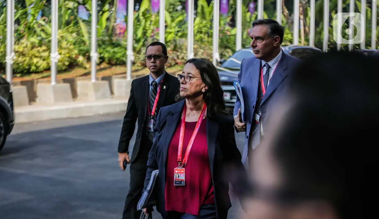 Sejumlah delegasi mulai berdatangan untuk menghadiri pembukaan KTT ke-43 ASEAN di Jakarta Convention Center (JCC), Senayan, Selasa (5/9/2023). (Liputan6.com/Faizal Fanani)