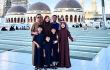 Potret Hanung Bramantyo dan Zaskia Mecca Umroh Bareng Anak-Anak, Kebahagiaan Keluarga Besar