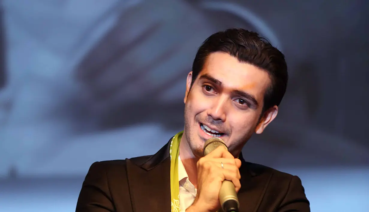 Selain pembacaan ayat suci, Fahri juga di melakukan adegan dengan menggunakan bahasa Arab. Berbicara dengan lawan main dengan bahasa Arab dijadikan sebagai tantangan tersendiri bagi ayah satu anak itu. (Nurwahyunan/Bintang.com)