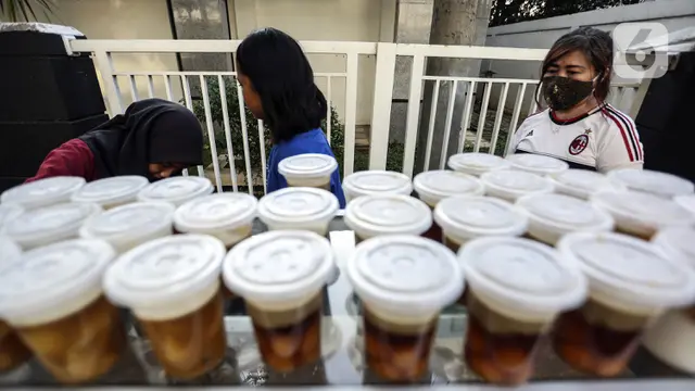 FOTO: Pedagang Takjil Musiman Manfaatkan Momen Bulan Suci Ramadhan