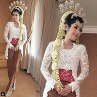 Ardina Rasti. (Instagram/hendro.s_mua_id).