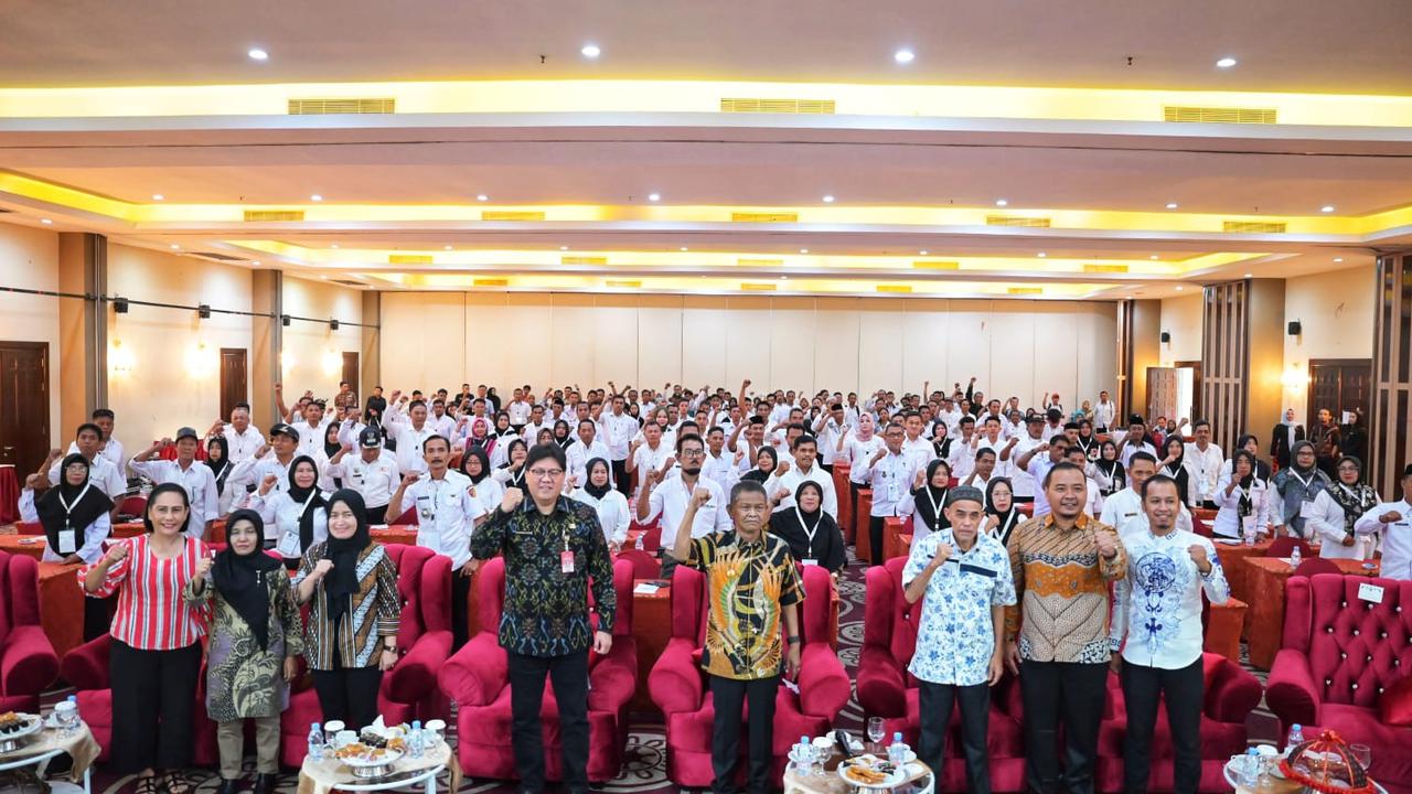 Rusdy Mastura resmi membuka pelatihan peningkatan kapasitas aparatur pemerintah desa dan pengurus kelembagaan desa se-Sulteng di Palu pada Minggu 22 Oktober 2023. (Istimewa)