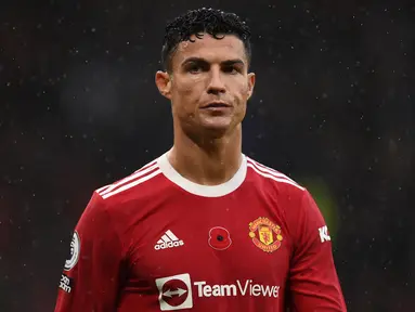 Beberapa orang beranggapan bahwa pembelian Cristiano Ronaldo yang dilakukan oleh MU bukanlah langkah yang tepat. Hal tersebut dilandasi bahwa skuat Setan Merah masih memiliki banyak kekurangan di beberapa lini. Berikut 5 pemain yang sebaiknya dibeli MU daripada Ronaldo. (AFP/Oli Scarff)