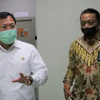 Kunjungan Menteri Kesehatan RI Terawan Agus Putranto ke Fasilitas Produksi PT Kimia Farma Sungwun Parmacopia pada 10 Septemper 2020. (Kementerian Kesehatan RI)