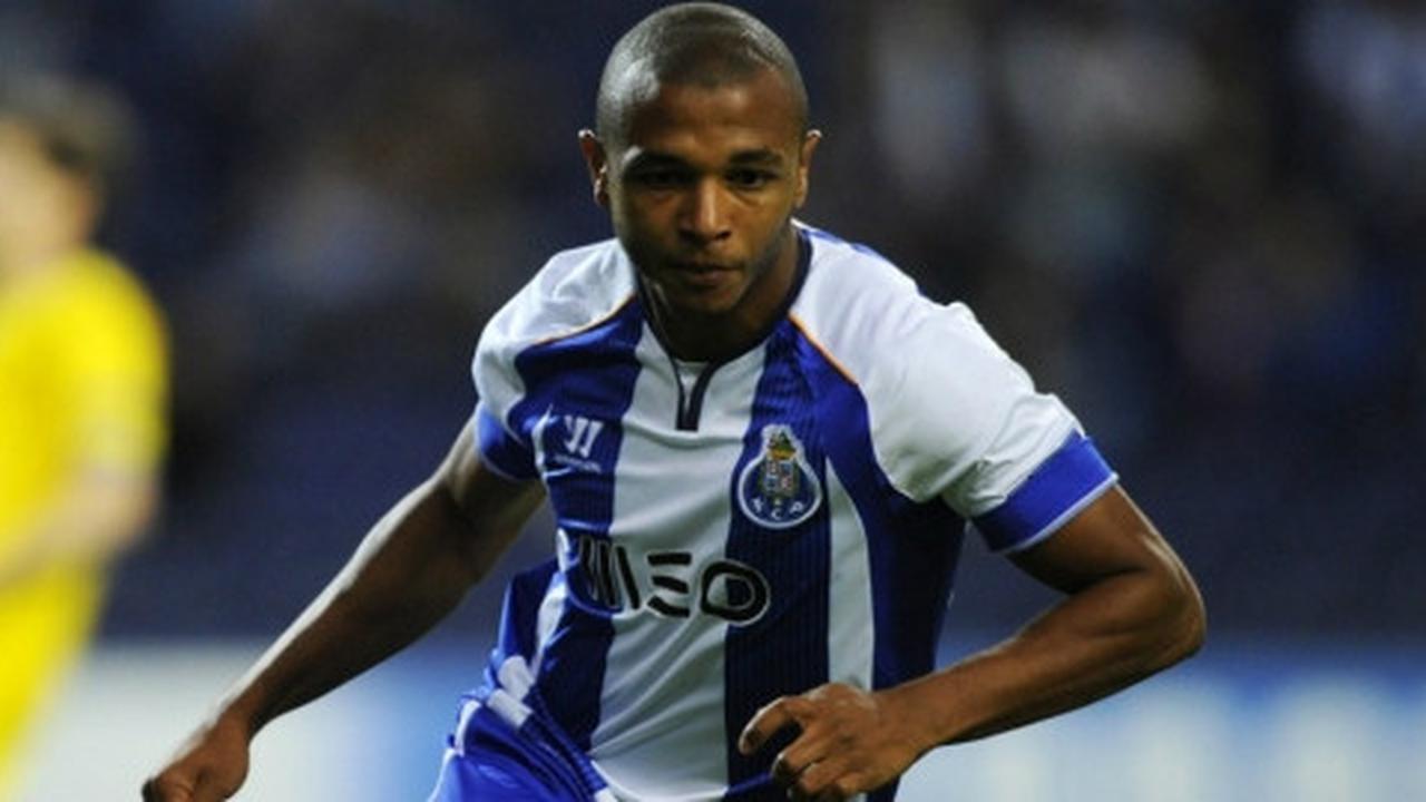 Berburu winger, MU incar Brahimi