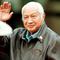 Almarhum Presiden RI ke-2 Soeharto tiba untuk menghadiri pertemuan puncak Kerjasama Ekonomi Asia Pasifik (APEC) di Museum Antropologi dari Universitas British Columbia, Vancouver,Kanada (25/10/1997).  (AFP PHOTO/John GIBSON)