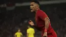 Striker Timnas Indonesia, Beto Goncalves, merayakan gol yang dicetaknya ke gawang Malaysia pada laga Kualifikasi Piala Dunia 2022 di SUGBK, Jakarta, Kamis (5/9). Indonesia kalah 2-3 dari Malaysia. (Bola.com/Vitalis Yogi Trisna)
