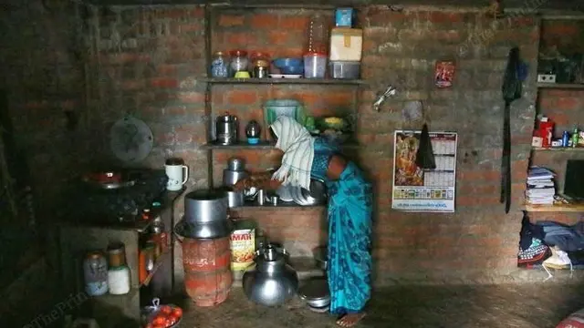 Kisah pria India menjalani isolasi mandiri di atas pohon.