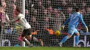 Meskipun begitu, Mac Allister tak patah arang dan akhirnya berhasil mencetak gol ke gawang Nottingham pada menit ke-90+7. (AP Photo/Dave Shopland)