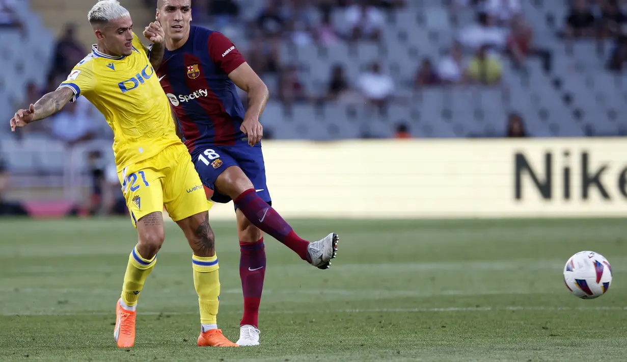 Kemenangan ini membuat Barcelona untuk sementara naik ke posisi keempat klasemen LaLiga dengan empat poin. (AP Photo/Joan Monfort)