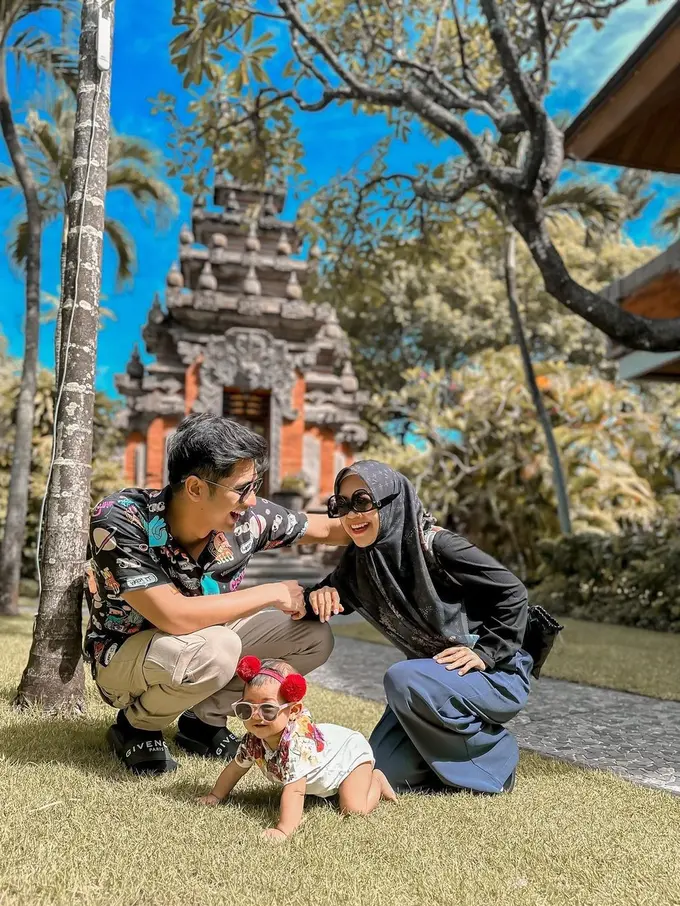 Ria Ricis, Teuku Ryan, dan Baby Moana. (Foto: Dok. Instagram @riaricis1795)