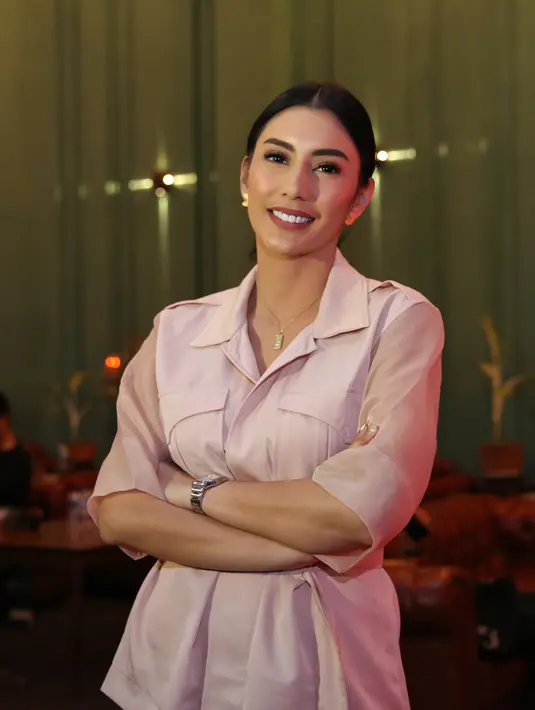 Tyas Mirasih, Preskon Konser Nostalgia 90. (Adrian Putra/Fimela.com)