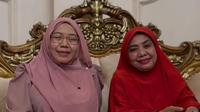 Dua tokoh penting di Pondok Pesantren (Ponpes) Zainul Hasan Genggong, Kabupaten Probolinggo, yaitu Nyai Hj Husnul Hitaminah dan Nyai Hj Tuti Hidayati. (Liputan6.com/ Dok Ist)