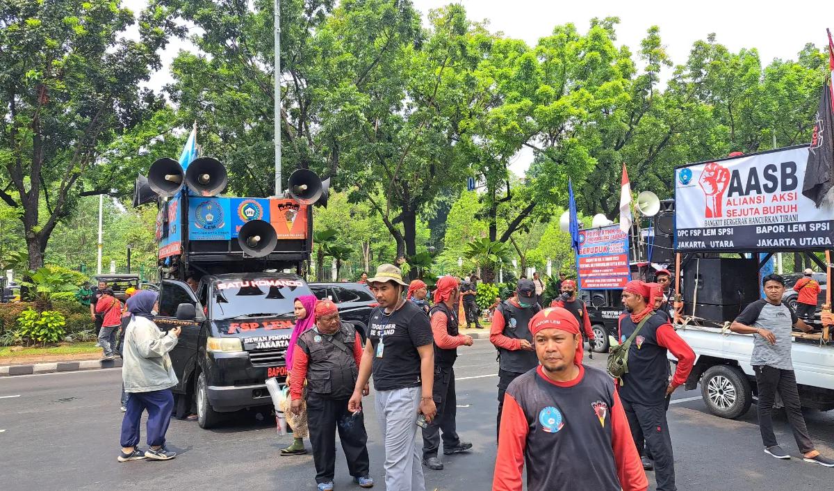 Oleh karena itu, Said Iqbal memastikan pihaknya bakal melakukan mogok secara serentak.&nbsp;<br>