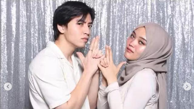Sempat Diisukan Putus, Ini 6 Potret Putri Delina dan Jeffry Reksa Makin Romantis