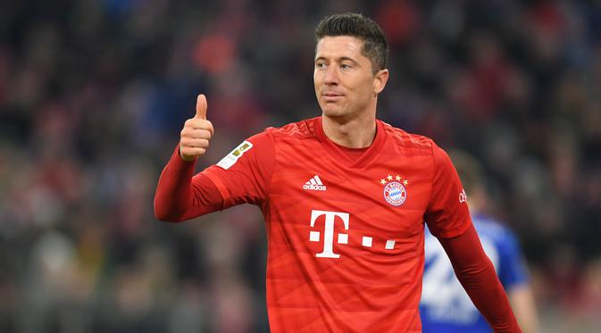 1. Robert Lewandowski (31 gol) - Lewandowski mencetak gol ke-31 nya saat laga Bayern Munchen melawan Werder Bremen di pekan ke-32 Bundesliga. Pemain asal Polandia ini semakin memimpin top skor Bundesliga musim ini. (AFP/Christof Stache)