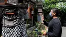 Umat Hindu Dhama melakukan persembahyangan menjelang Hari Raya Nyepi Tahun Baru Saka 1943 dalam  kawasan pura di Pura Amerta Jati Cinere, Depok, Jumat (12/03/2021). Perayaan nyepi tahun ini menerapkan protokol kesehatan untuk mencegah penularan virus covid-19. (merdeka.com/Arie Basuki)