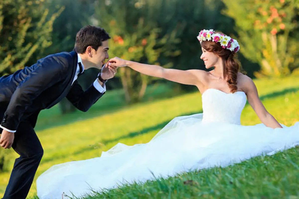 (c) shutterstock