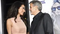Lihat Cindy Crawford Bugil, George Clooney Digugat Cerai Istri?