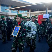 Upacara penyambutan dan serah terima jenazah Pratu Afrio bertempat di Terminal Cargo Bandara Internasional Sam Ratulangi Manado, Rabu (14/5/2025).